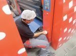Rapida ProductionApp for inventory management and consumables tracking via smartphone Blanket change on a Rapida 145: the blanket is registered by app on the printing unit on which it is used and its service life can be precisely tracked and planned