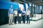 Refugees from Pakistan start permanent employment at K&B Bilal Ahmad (2nd from left) and Saad Malik (centre) proudly present their training certificates. They received their permanent employment contracts from Ralf Sammeck, member of the Koenig & Bauer management board and CEO of Koenig & Bauer Sheetfed, Jochen Mann, head of training (2nd from right) and Markus Rasche, head of human resources (right)