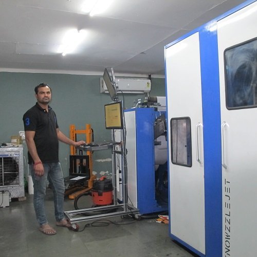 IMG_6211 Digital An expert from Saurabh Printers with a Knowzzlejet Duplex inkjet printer at the Greater Noida plant. Monotech India has built up this market with domestic sales and exports of its knowzzlejets and has recently installed a pair of presses, and it will likely install another half a dozen by the end of the financial year. Photo: IPP