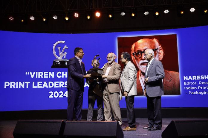 _25A0224-Bhupathi-NKweb700 Mahesh Bhuphati and AIFMP leaders present the Viren Chhabra Print Leadership Award 2024 to Naresh Khanna Photo AIFMP