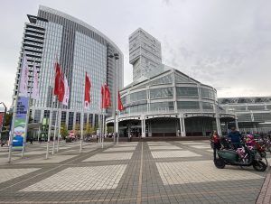 The five days of the fair were attended by some 230,000 visitors, of whom about half were trade visitors, i.e., more or less the same number as last year.