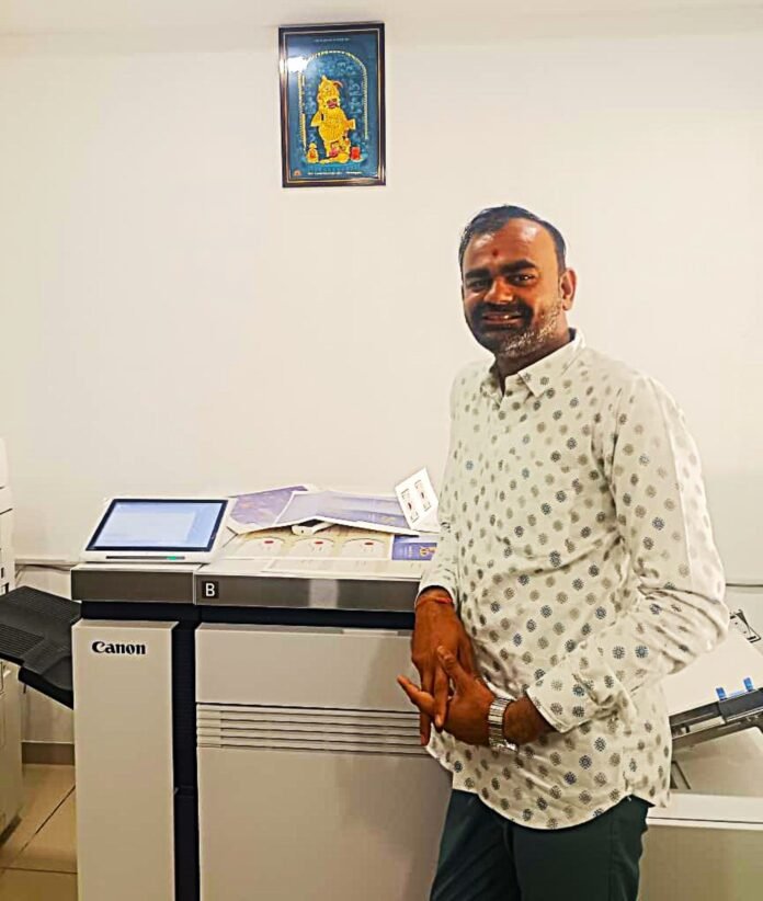 Mr. Nitin Ghinaiya with Canon imagePRESS V700 Graphictive