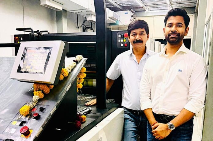 Sanjeev Vyas with his son Mr. Arpit Vyas with KOMORI Enthrone G29
