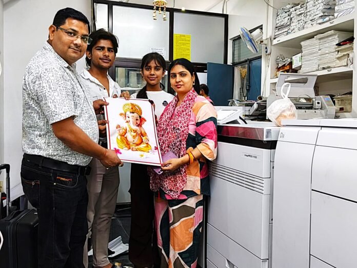Mr. Jogendra Gupta with family alongside Canon imagePRESS V1000 Classic